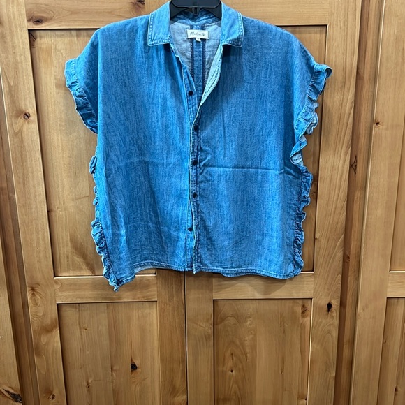 Small. Never worn. Runs large ish - Picture 1 of 3